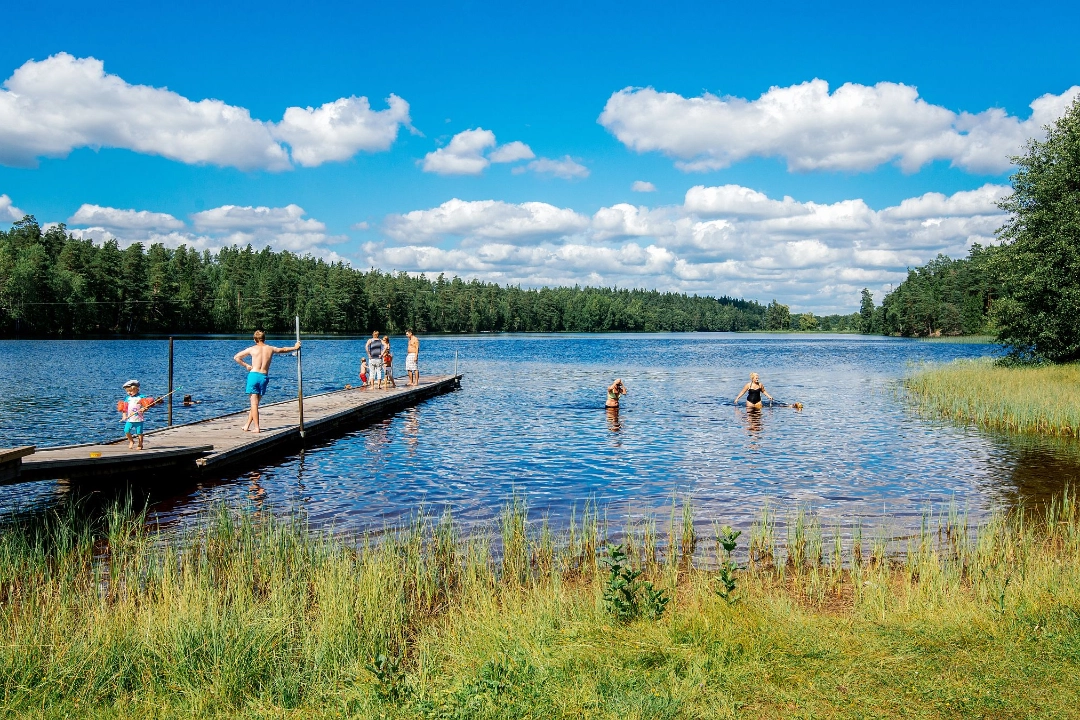 Badesee mit Wassersteg 