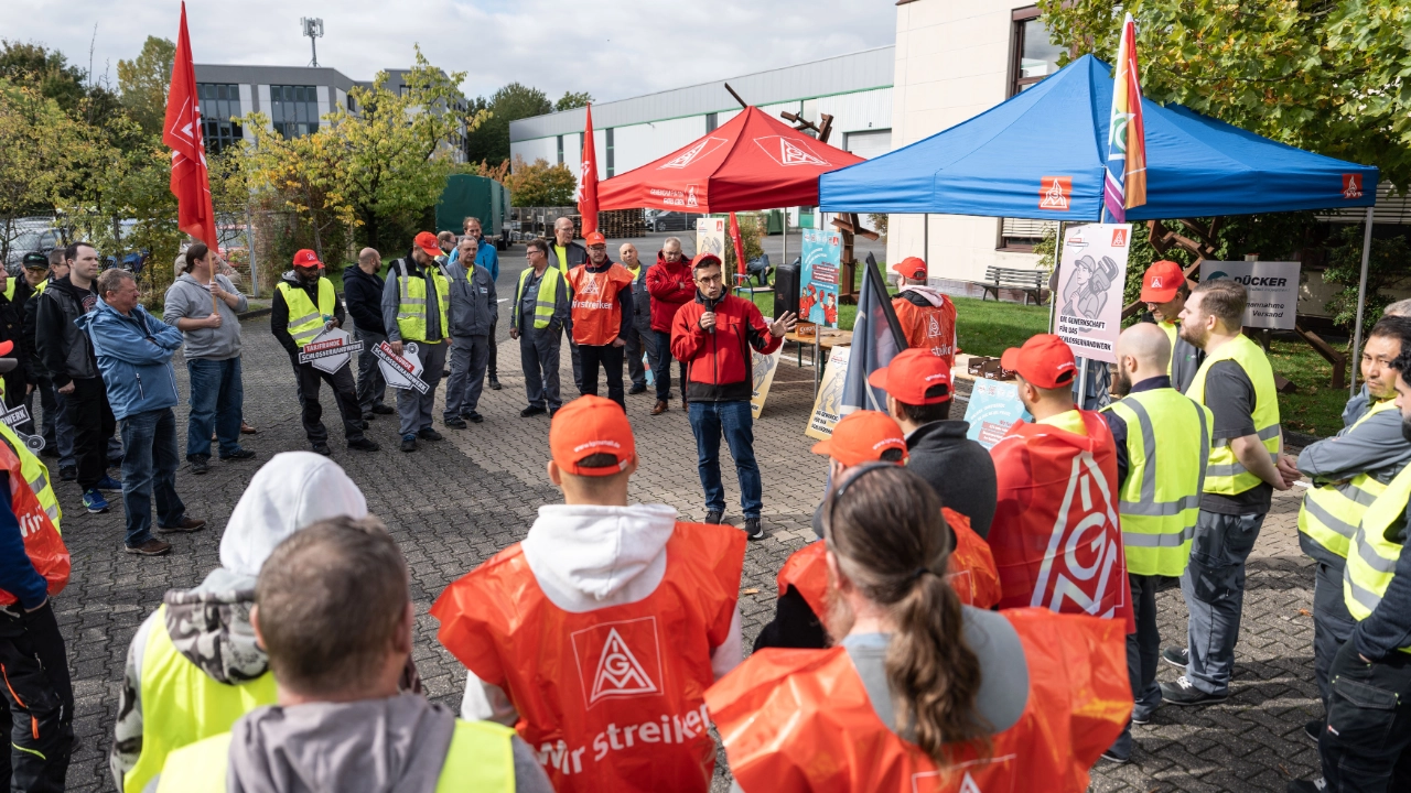 Schlosser Tarifrunde 2025 Warnstreik  
