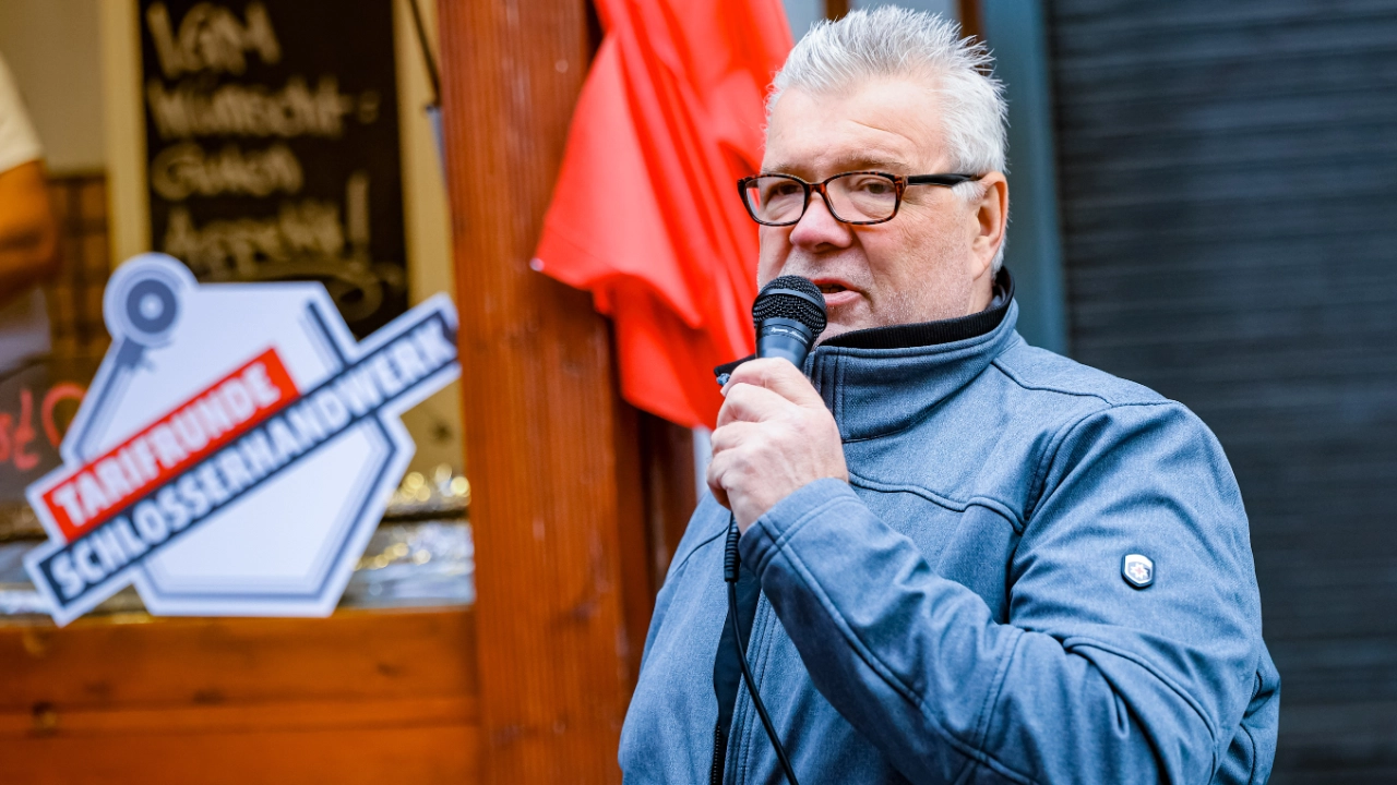 Schlosser Tarifrunde 2025 Warnstreik