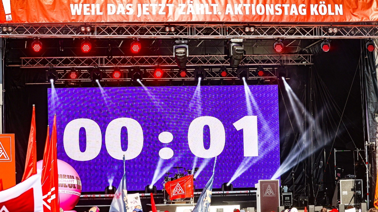 Bühne mit Countdown Life-Übertragung