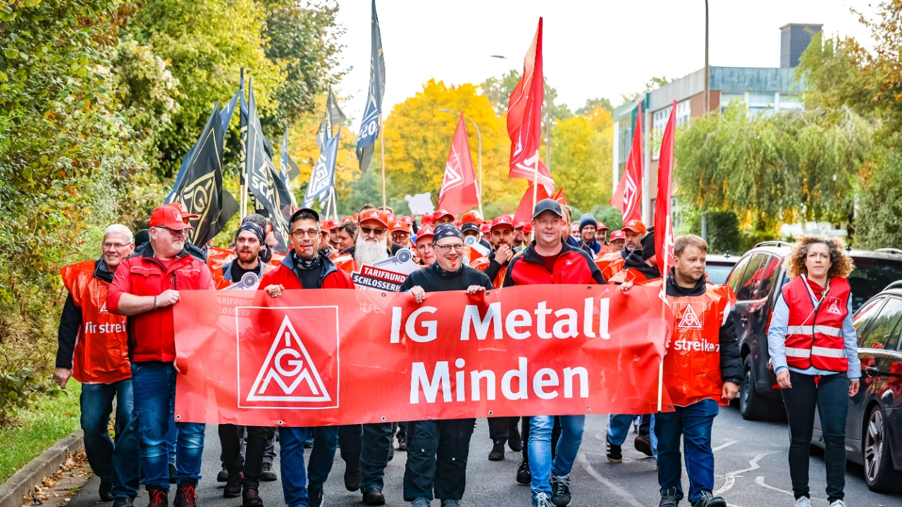 Schlosser Tarifrunde 2025 Warnstreik  