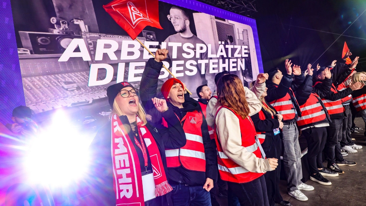 Jugend Aktion mit Song auf der Bühne
