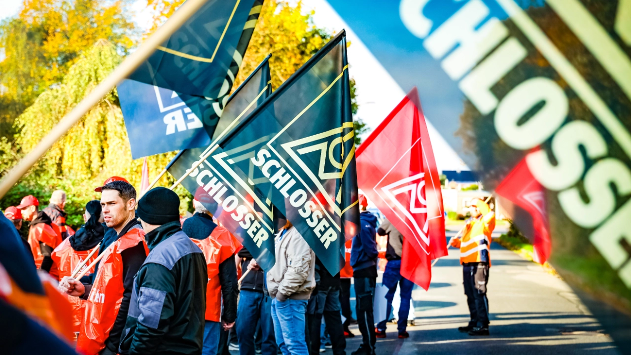 Schlosser Tarifrunde 2025 Warnstreik  