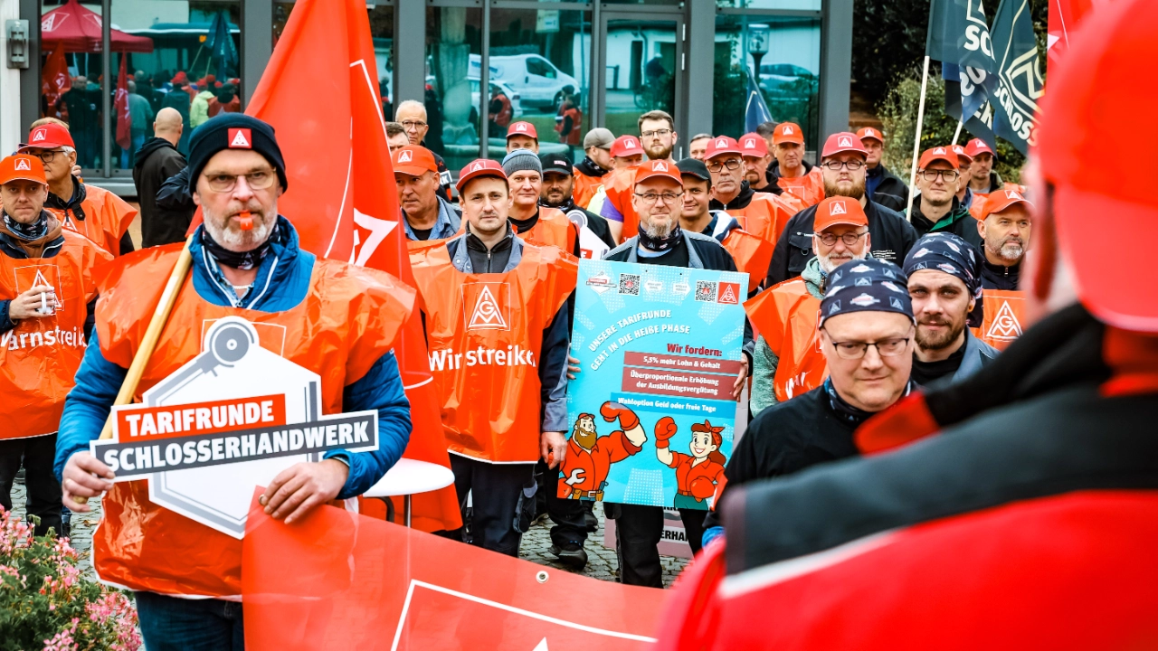 Schlosser Tarifrunde 2025 Warnstreik  