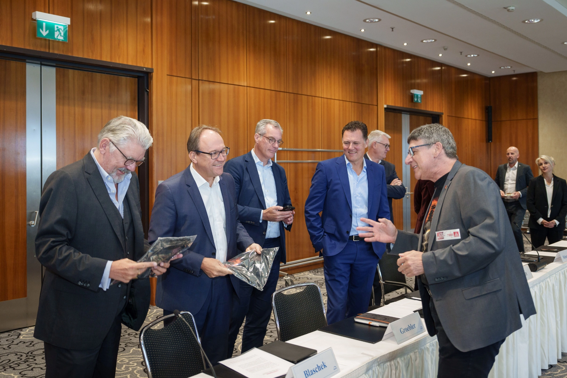 Foto zum Auftakt der 1. Tarifverhandlung