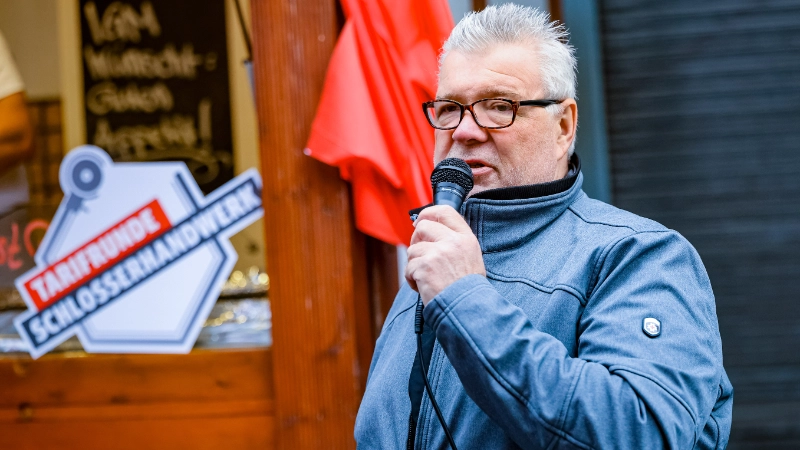 Schlosser Tarifrunde 2025 Warnstreik