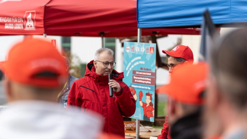 Schlosser Tarifrunde 2025 Warnstreik  
