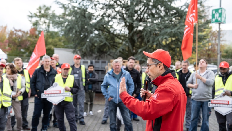 Schlosser Tarifrunde 2025 Warnstreik  